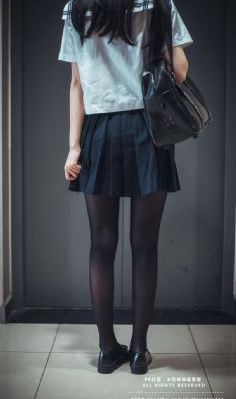 他捧着她的乳峰吮咬玩弄视频_蓝光手机在线看